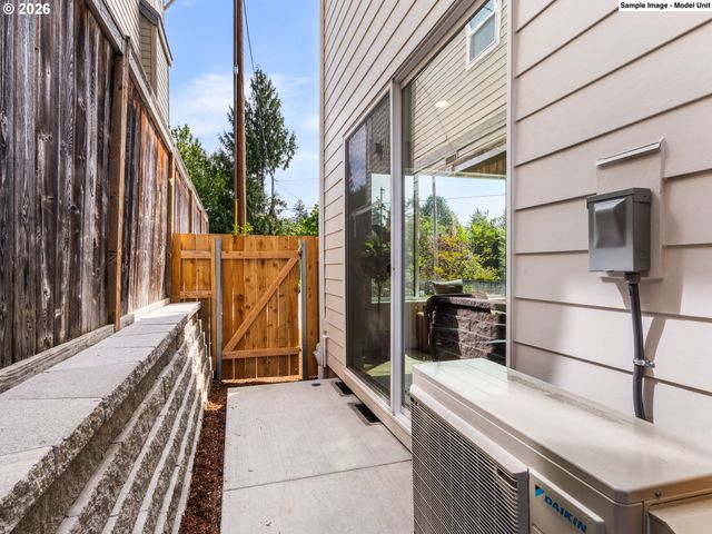 7560 Sw 31st Ave, Portland, OR 97219