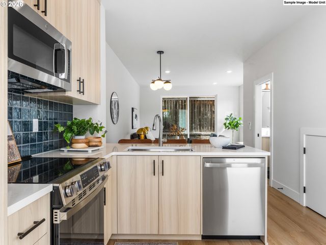 7560 Sw 31st Ave, Portland, OR 97219