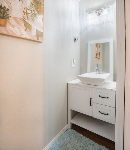 1216 First St, Kerrville, TX 78028