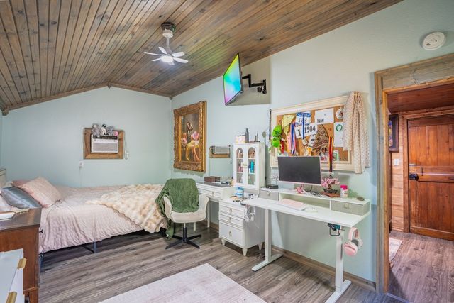 1216 First St, Kerrville, TX 78028