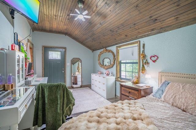 1216 First St, Kerrville, TX 78028