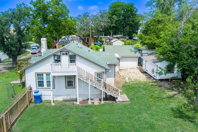 1216 First St, Kerrville, TX 78028