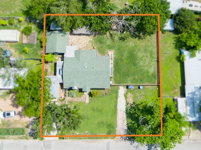 1216 First St, Kerrville, TX 78028
