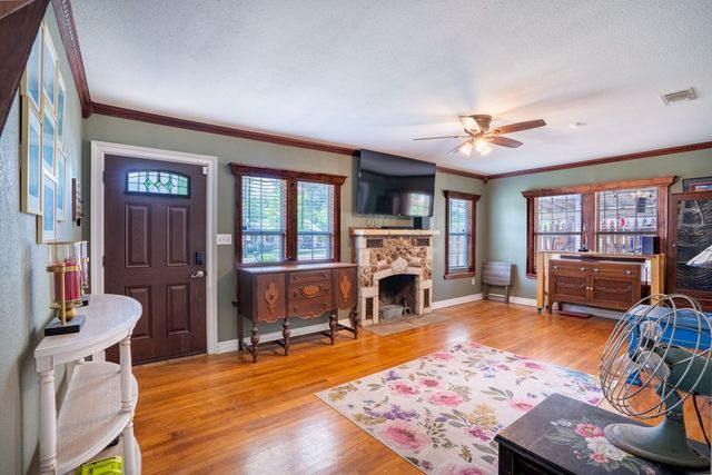 1216 First St, Kerrville, TX 78028