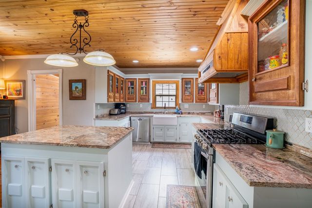 1216 First St, Kerrville, TX 78028
