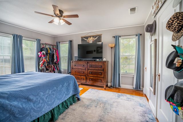 1216 First St, Kerrville, TX 78028