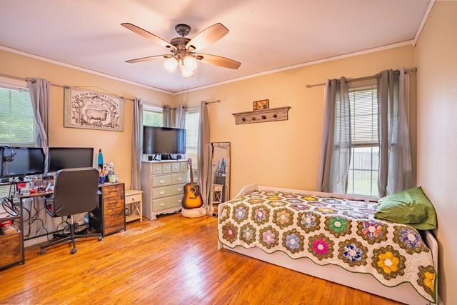 1216 First St, Kerrville, TX 78028