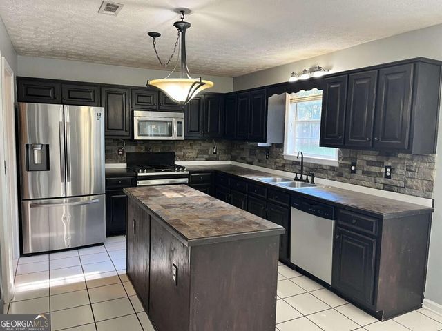 30 Candlewood Court, Newnan, GA 30265