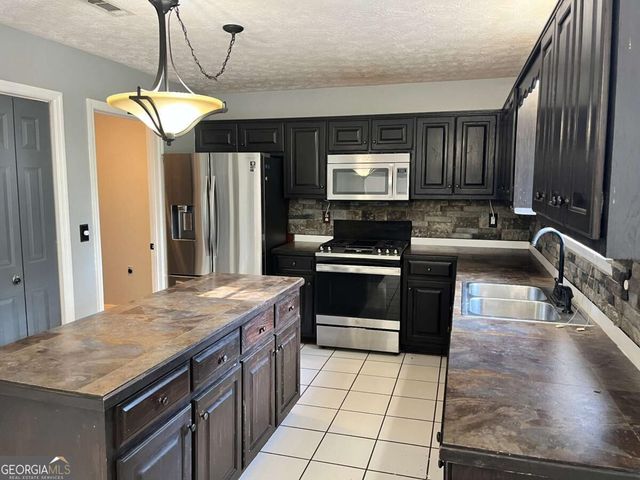 30 Candlewood Court, Newnan, GA 30265