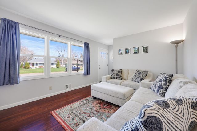 150 93rd Avenue NE, Blaine, MN 55434