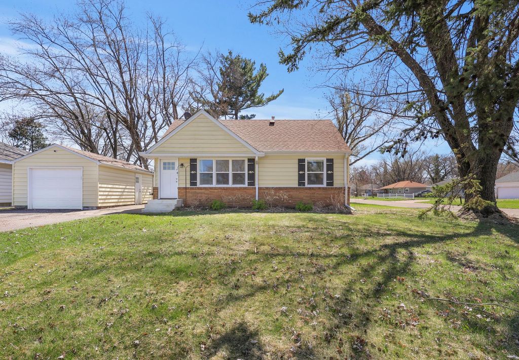 150 93rd Avenue NE, Blaine, MN 55434