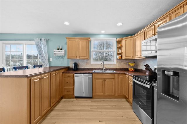 1335 Maplewood Cir, South Strabane, PA 15301