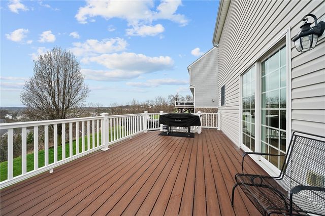 1335 Maplewood Cir, South Strabane, PA 15301