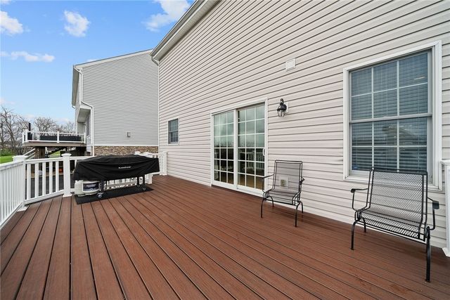 1335 Maplewood Cir, South Strabane, PA 15301