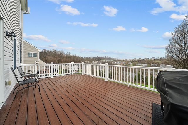 1335 Maplewood Cir, South Strabane, PA 15301