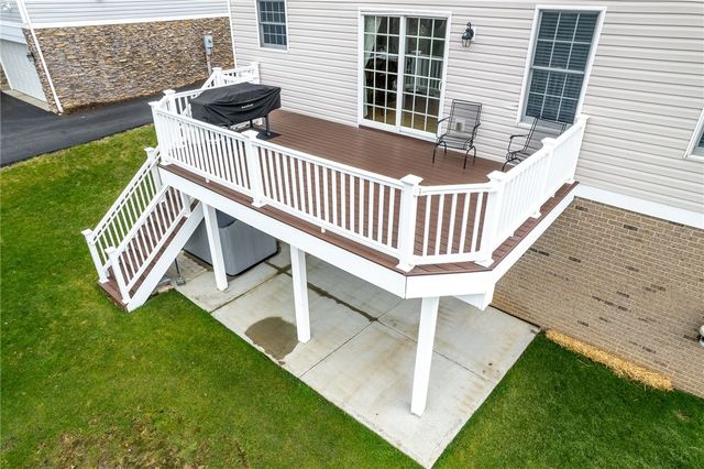 1335 Maplewood Cir, South Strabane, PA 15301