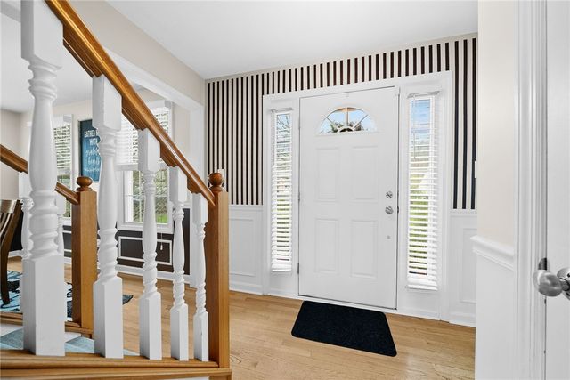 1335 Maplewood Cir, South Strabane, PA 15301