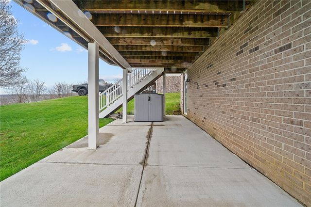 1335 Maplewood Cir, South Strabane, PA 15301