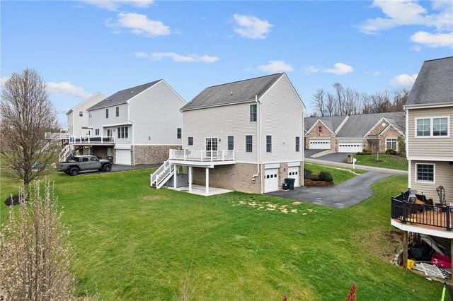 1335 Maplewood Cir, South Strabane, PA 15301