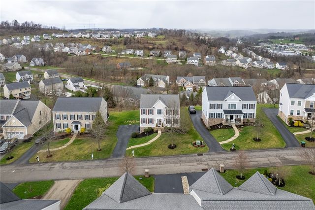 1335 Maplewood Cir, South Strabane, PA 15301