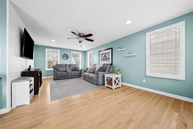 1335 Maplewood Cir, South Strabane, PA 15301