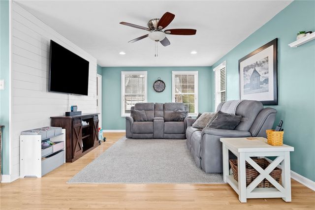 1335 Maplewood Cir, South Strabane, PA 15301