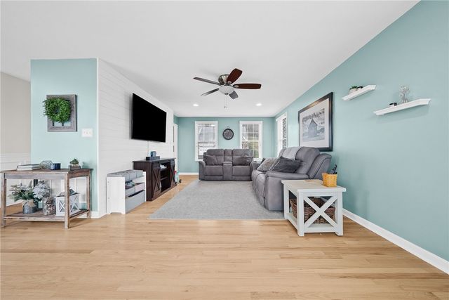 1335 Maplewood Cir, South Strabane, PA 15301