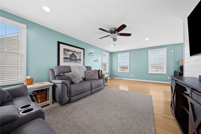 1335 Maplewood Cir, South Strabane, PA 15301