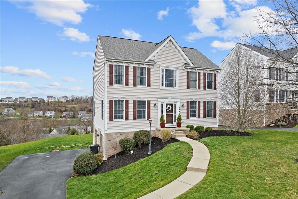 1335 Maplewood Cir, South Strabane, PA 15301