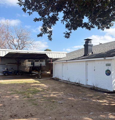 1498 Wagon Train Road, Kingston, OK 73439