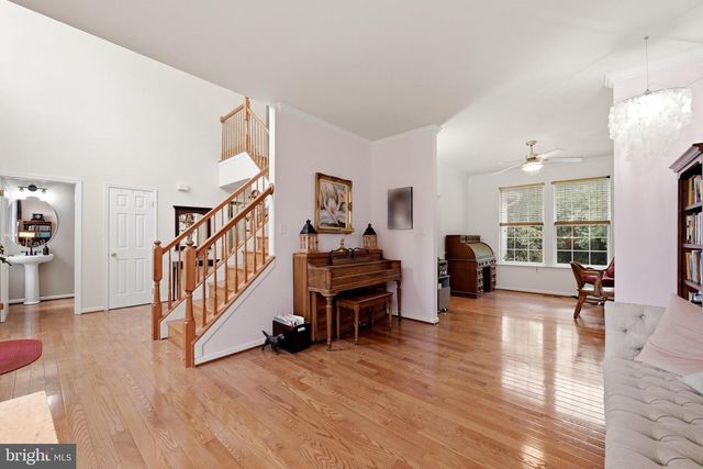 32 LILBURN DR, Bunker Hill, WV 25413