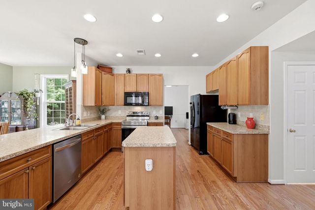 32 LILBURN DR, Bunker Hill, WV 25413