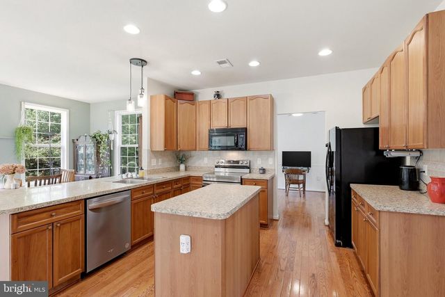 32 LILBURN DR, Bunker Hill, WV 25413