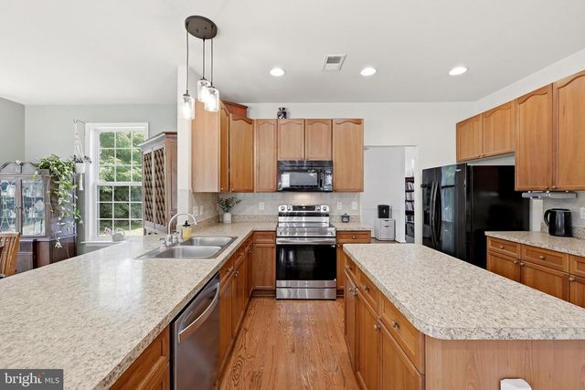 32 LILBURN DR, Bunker Hill, WV 25413