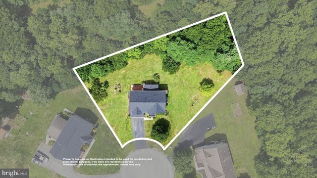 32 LILBURN DR, Bunker Hill, WV 25413