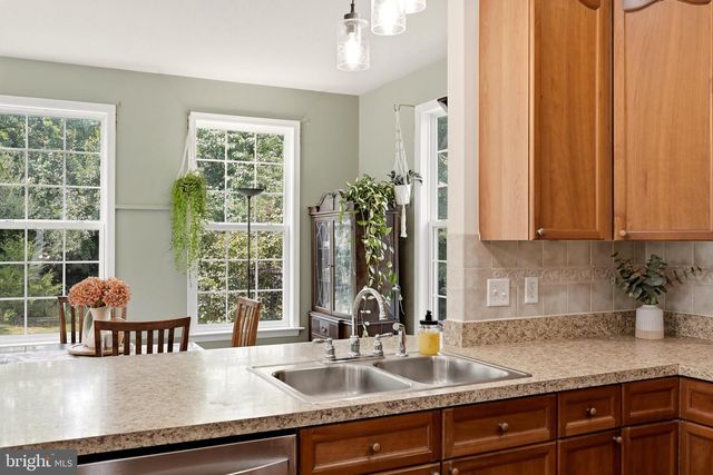 32 LILBURN DR, Bunker Hill, WV 25413