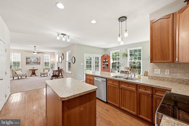 32 LILBURN DR, Bunker Hill, WV 25413