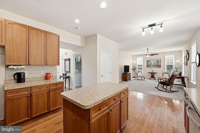 32 LILBURN DR, Bunker Hill, WV 25413