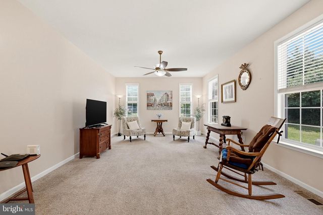 32 LILBURN DR, Bunker Hill, WV 25413