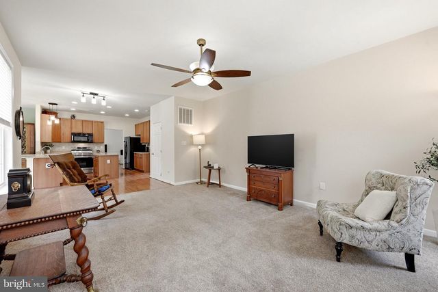 32 LILBURN DR, Bunker Hill, WV 25413