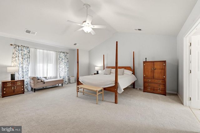 32 LILBURN DR, Bunker Hill, WV 25413