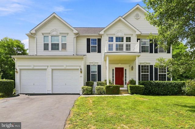 32 LILBURN DR, Bunker Hill, WV 25413