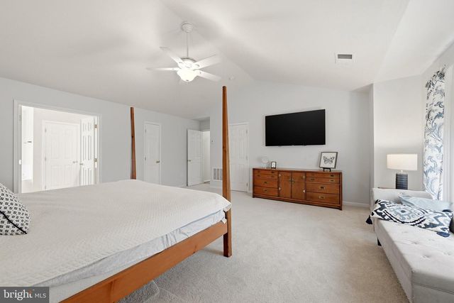 32 LILBURN DR, Bunker Hill, WV 25413