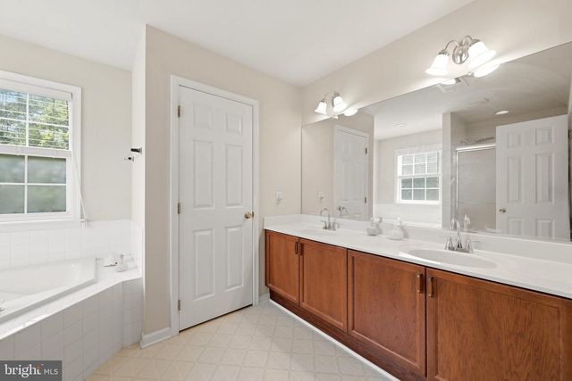 32 LILBURN DR, Bunker Hill, WV 25413