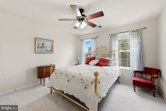 32 LILBURN DR, Bunker Hill, WV 25413