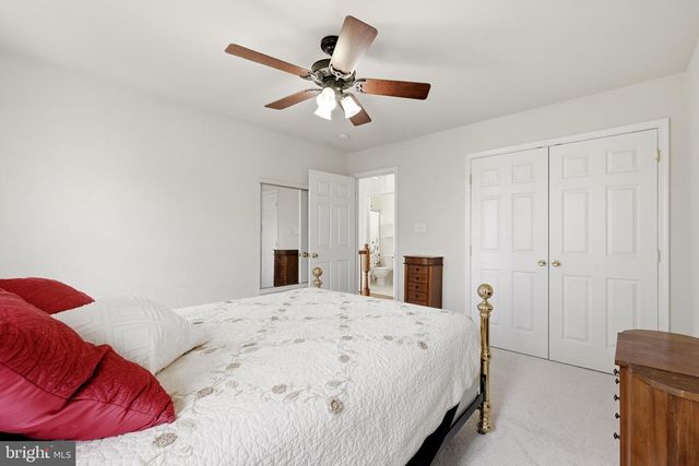 32 LILBURN DR, Bunker Hill, WV 25413