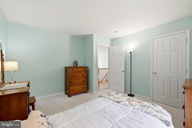 32 LILBURN DR, Bunker Hill, WV 25413