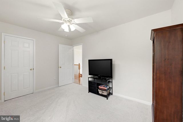 32 LILBURN DR, Bunker Hill, WV 25413
