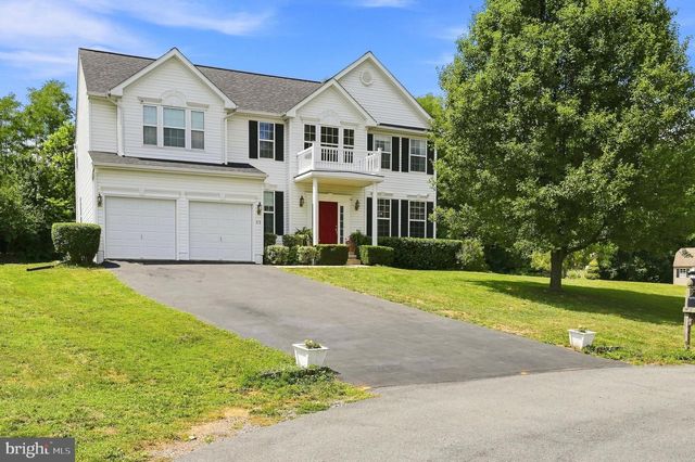 32 LILBURN DR, Bunker Hill, WV 25413