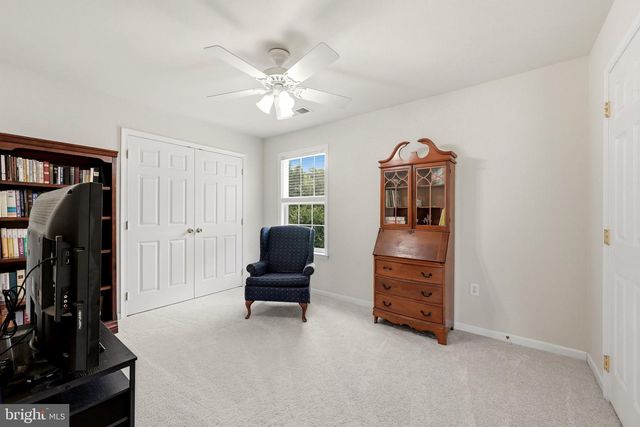 32 LILBURN DR, Bunker Hill, WV 25413